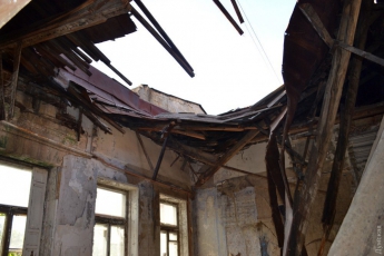 Под Черкассами обрушилась крыша многоэтажного дома: опубликовано видео
