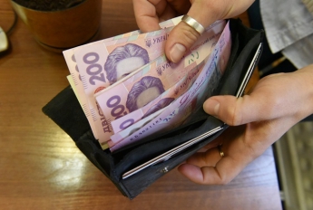 ​В Украине оценили шансы властей повысить минимальную зарплату до 4200 гривен