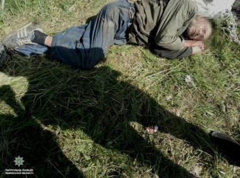 В поле под Львовом нашли парализованного иностранца – лежал несколько дней