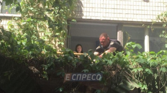 В Киеве женщина выпала из окна восьмого этажа