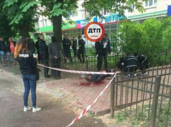 У Києві чоловіка вбили ударом ножа в шию (ФОТО)