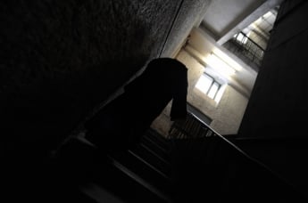 Россиянин изнасиловал девушку, как только вышел из тюрьмы