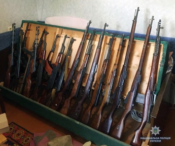 В Запорожье разоблачили ОПГ, специализировавшуюся на сбыте оружия и боеприпасов (фото, видео)