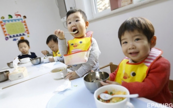 Китай планирует снять все ограничения рождаемости: названы даты