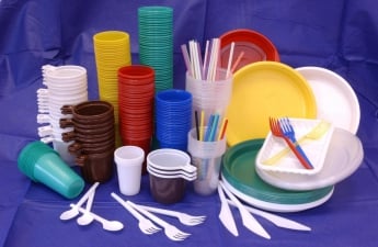 В ЕС могут запретить одноразовую посуду из пластика