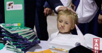 Петро Порошенко і маленький хлопчик: фото яке підірвало мережу