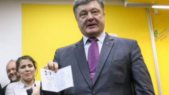 Порошенко похвалился, что украинский паспорт - в топ-30 сильнейших в мире