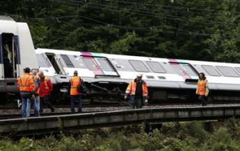 Под Парижем сошел с рельсов поезд: семь пострадавших