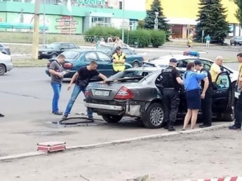В Черкассах подорвали авто, погиб бизнесмен - СМИ