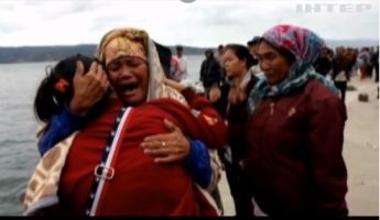 Катастрофа в Індонезії: рятувальники шукають пасажирів затонулого порому
