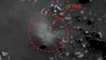 На Марсе нашли моргающего инопланетянина (фото)