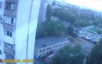 В Киеве спасли пенсионерку, которая пыталась прыгнуть с 14 этажа