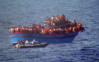 В Средиземном море спасли более 200 мигрантов, Италия снова отказалась принять