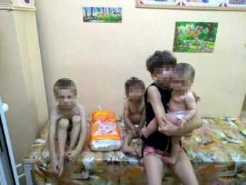 В Запорожье у горе-матери забрали четверых детей (ФОТО)