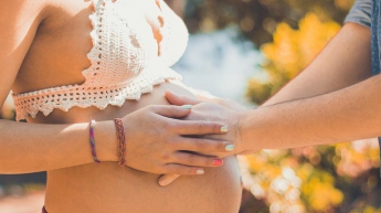 Врачи назвали 10 ранних признаков беременности
