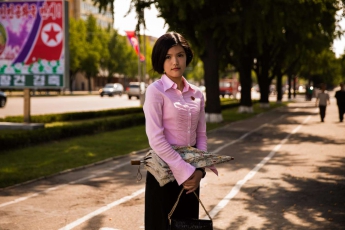 В Северной Кореи женщинам запретили носить юбки и чулки