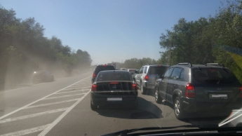 Мучения водителей, которые ехали из Кирилловки, продолжились на трассе под Васильевкой (фото, видео)