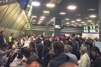 «Были вынуждены воровать»: украинские туристы оказались в плену аэропорта в Тунисе