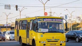 В Киеве у маршрутки на ходу отвалилось колесо (видео)