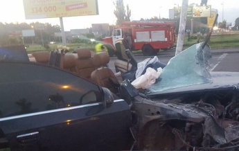 В Киеве Audi, убегая от полиции, врезалось в столб