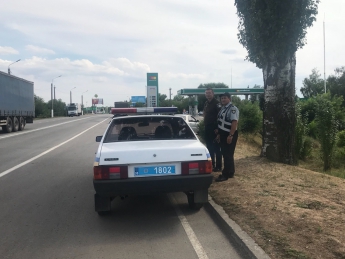 Водители фур в шоке - полиция с отделом благоустройства не пропускает их в Мелитополь (видео)
