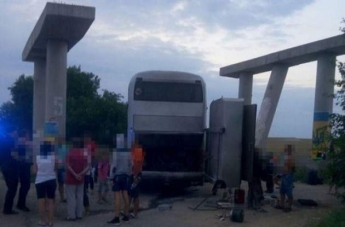 На трассе «Киев-Одесса» вспыхнул автобус: в салоне было 57 детей