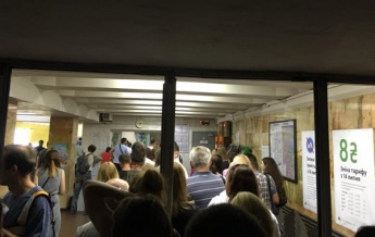 На станциях киевского метро собрались очереди