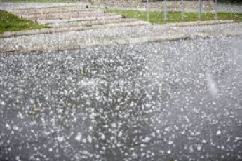 Ливень, град, гроза - по региону объявлено штормовое предупреждение