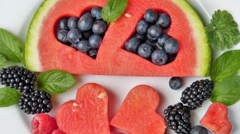 Какие фрукты и ягоды вредят здоровью