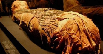 Вскрыт «проклятый» черный саркофаг, увиденное поразило археологов: фото с места раскопок