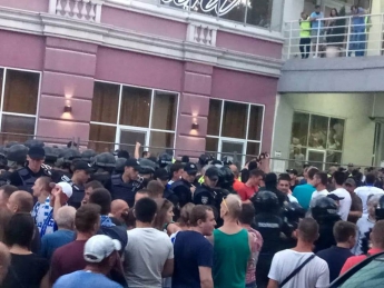 Драки футбольных фанатов в Одессе: В полиции рассказали о состоянии пострадавших полицейских