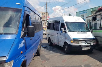 В Бердянске столкнулись два пассажирских автобуса (фото)
