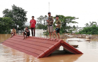 В Лаосе прорвало дамбу, сотни людей смыло потоком (фото)
