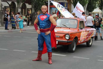 Новый супергерой фестиваля "Черешнево" попал в аварию (фото)