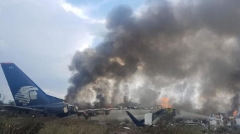 В Мексике разбился пассажирский самолет (фото)