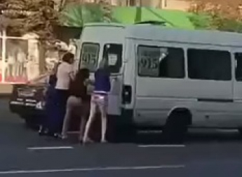 На центральной улице Запорожья засняли курьезное видео