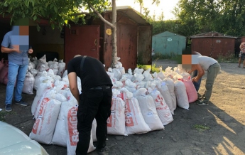 В Донецкой области у наркодиллеров изъяли 75 тонн опийного мака (фото)
