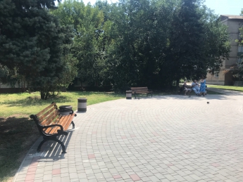 Жители Мелитополя предлагают к лавочкам крепить растяжки (видео)