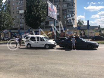 В Мелитополе на объездной столкнулись две иномарки (фото)