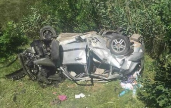 В Одесской области авто слетело с трассы под мост (фото)
