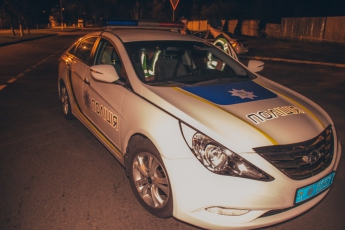 В Киеве на Оболони пьяный водитель Mercedes протаранил фуру и попал в больницу