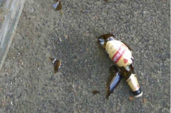 У мужчины в руках взорвалась бутылка с пивом (фото)