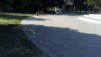 В Мелитополе сквер на жилмассиве облюбовал лавочный вор (фото)