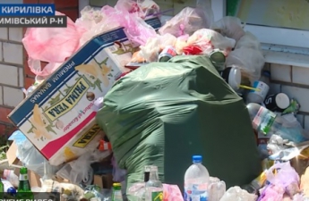 Кирилловка даже в центре завалена мусором (видео)