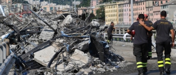 В обломках моста в Генуе нашли авто с погибшей семьей