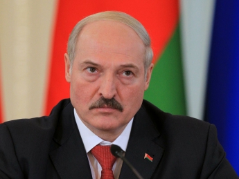 Лукашенко: Беларусь зажата извне, на юге у нас вообще демократия - дальше некуда