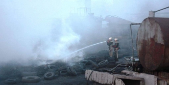 В Запорожье полсотни спасателей тушили масштабный пожар на заводе (ФОТО)