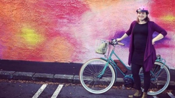 Министр Новой Зеландии доехала в роддом на велосипеде (фото)