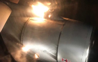 Самолет с 202 пассажирами загорелся в воздухе (видео)