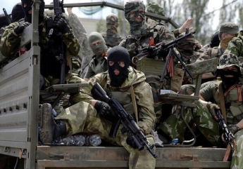 Российские боевики свозят бронетехнику и минируют передовую под Донецком